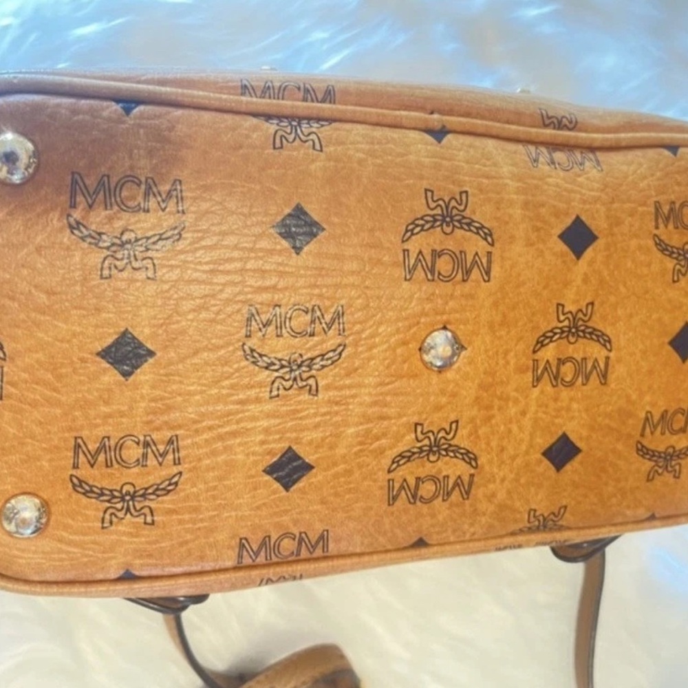 MCM LIMITED EDITION STUDDED TWO WAY CROSSBODY/ SHOULDER Bag Cognac Medium EUC - Picture 8 of 17
